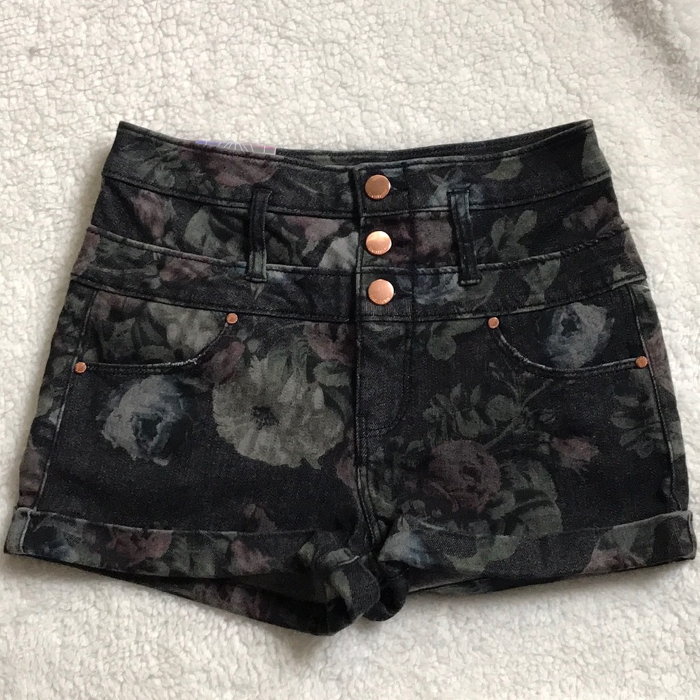 ❗️SOLD❗️Tinsletown Denim Couture shorts - Picture 1 of 8